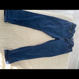 Levi’s classic mid rise skinny Jean.  Size 18short.